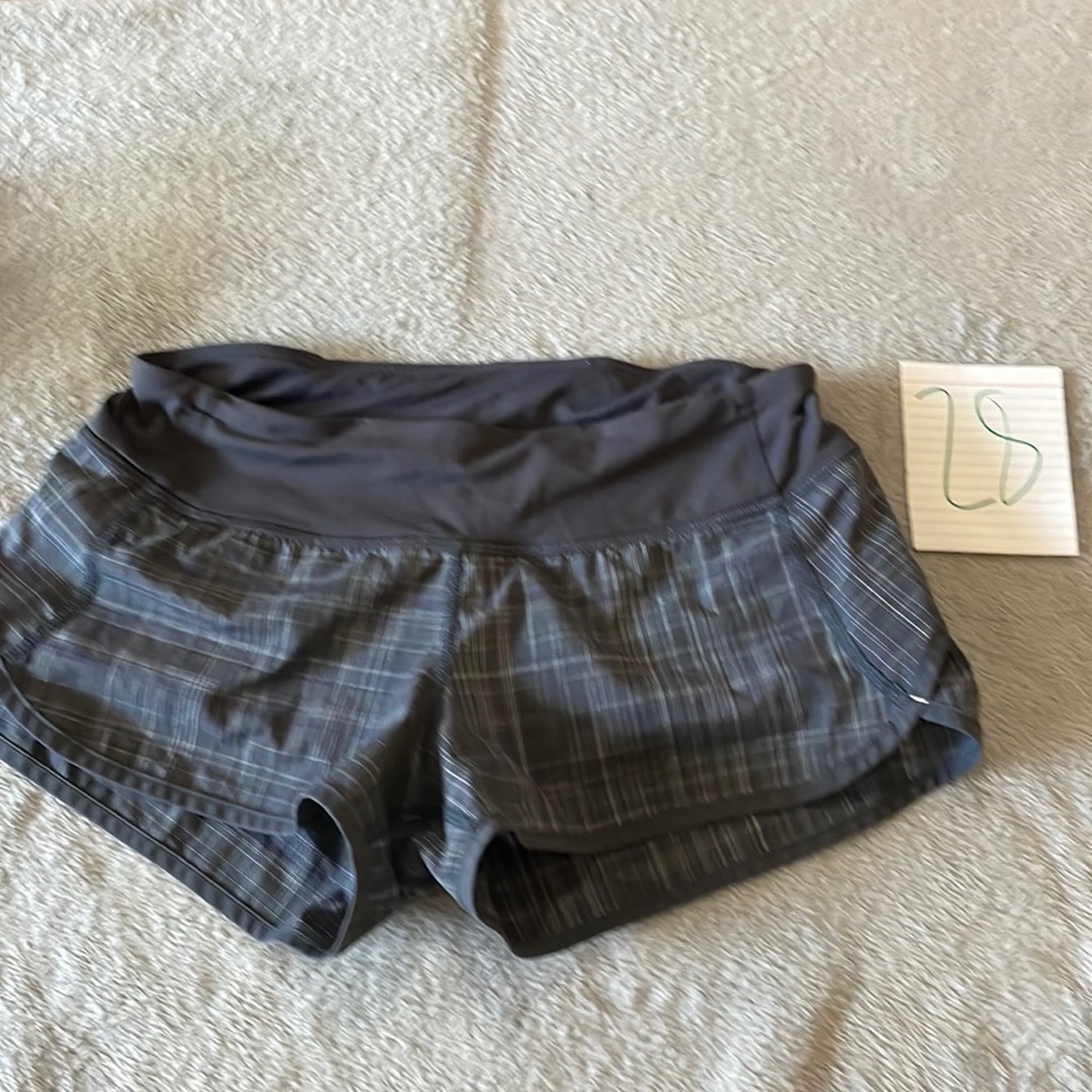 Lululemon speed up shorts gray and white plaid sz 4 inseam 2.5 liner intact